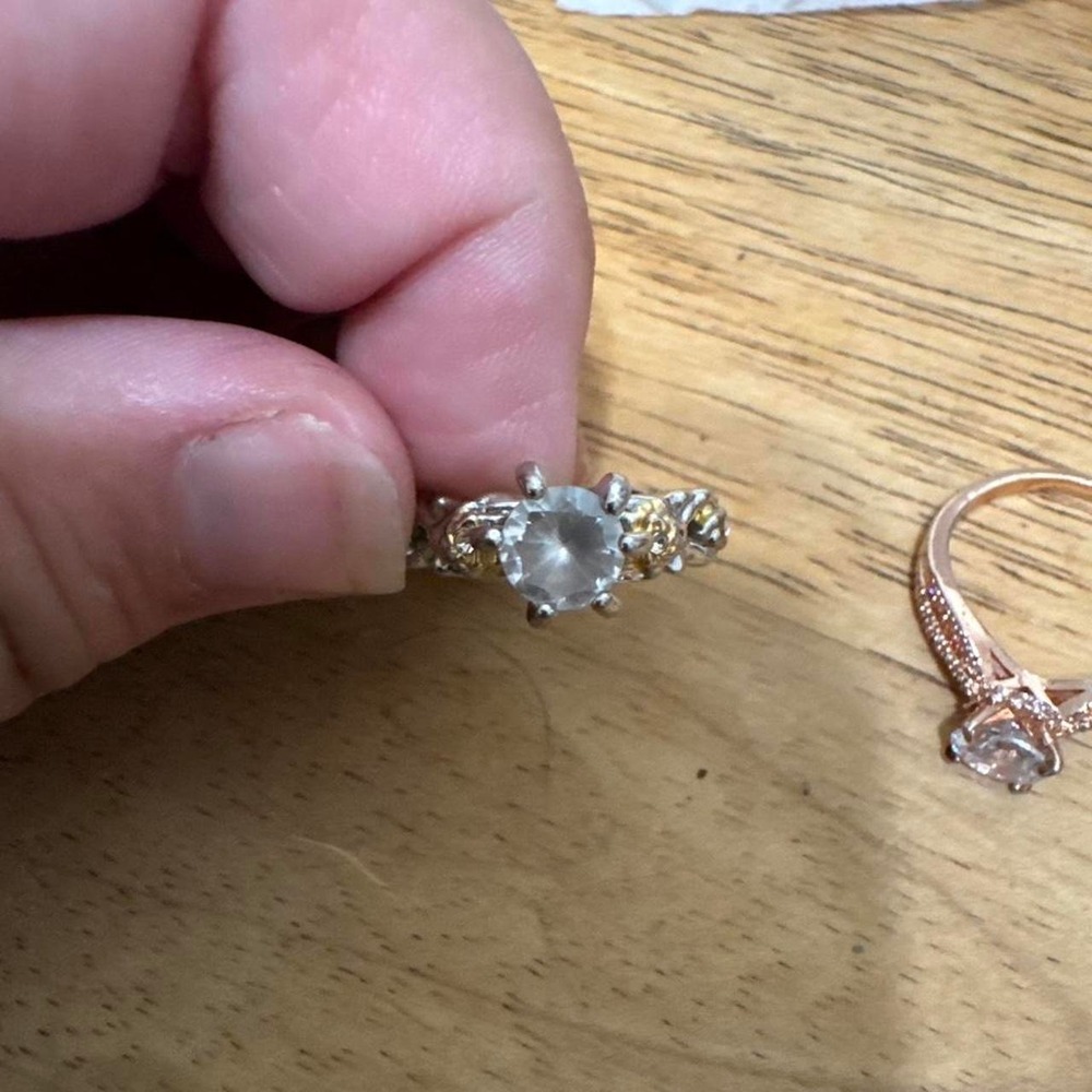 Costume jewelry- rings - Picture 3 of 5